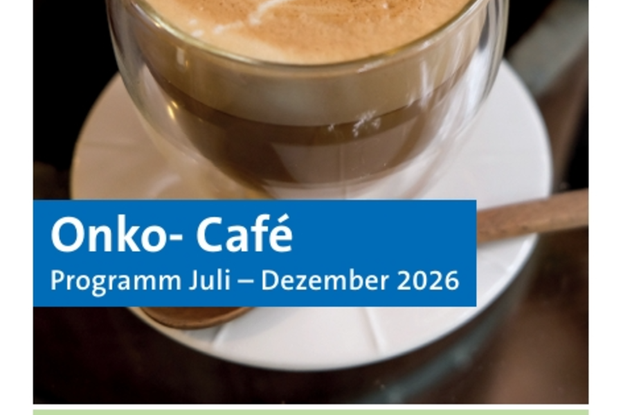 Flyer mit einem Cappuccino mit Milchschaumherz, Überschrift 'Onko-Café Programm Juli – Dezember 2026' und Informationen zu Veranstaltungen für Frauen mit und nach Krebs im Marienhaus Klinikum St. Elisabeth Neuwied.