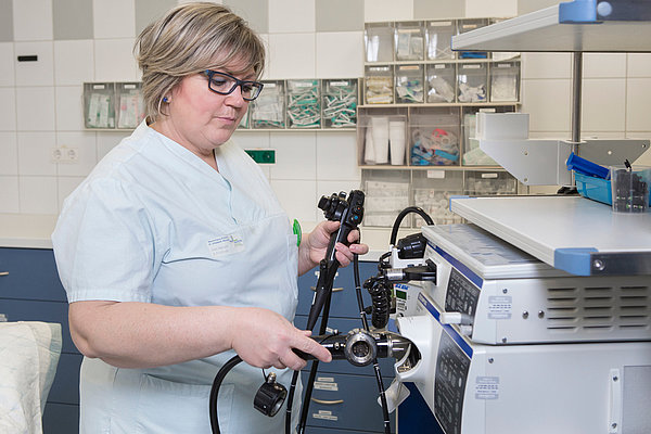 Krankenpflegerin am arbeiten