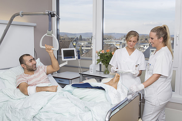 Krankenschwestern mit Patient