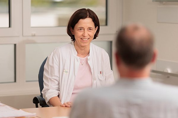 Gespräch zwischen Ärztin und Patient