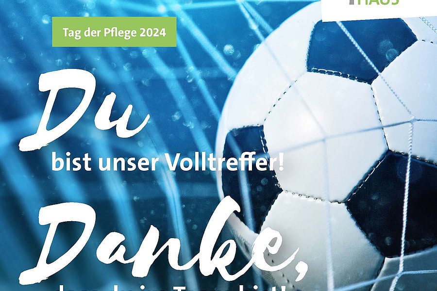 Ein Fußball in einem Tor mit dem Text 'Du bist unser Volltreffer! Danke, dass du im Team bist!' und dem Logo von Marienhaus.