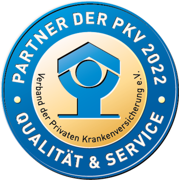 Blauer und goldener Siegelstempel mit Text 'Partner der PKV 2022 Qualität & Service' und Logo des Verbands der Privaten Krankenversicherung e.V.